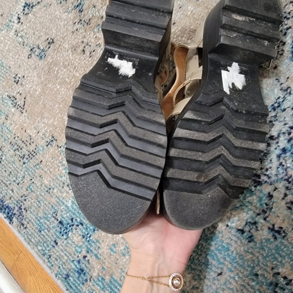 Shoes - Picture 2 of 4